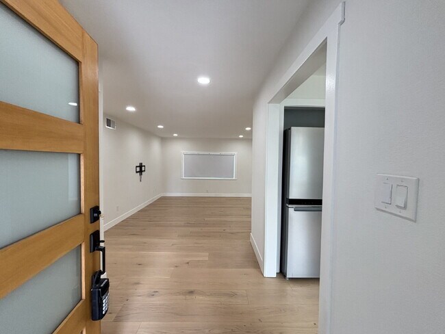 Photo - "Beautifully Remodeled 4-Bed Walnut Creek ... Apartment