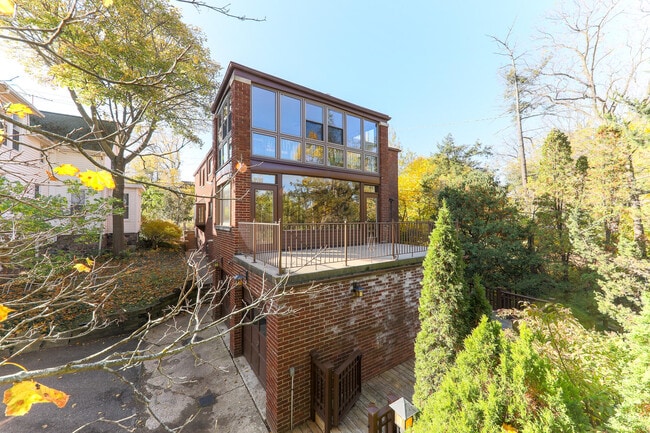 Photo - 1913 Geddes Ave