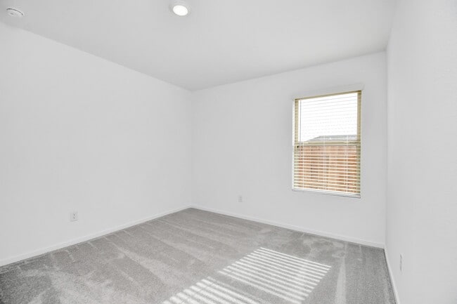 Building Photo - 1615 Windrose Bnd
