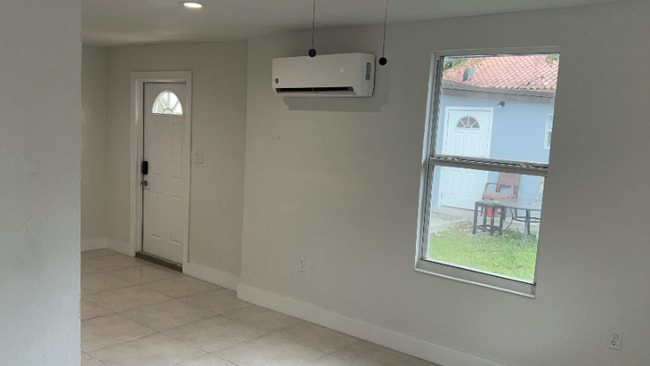 Building Photo - 2622 NW 35th St Rental