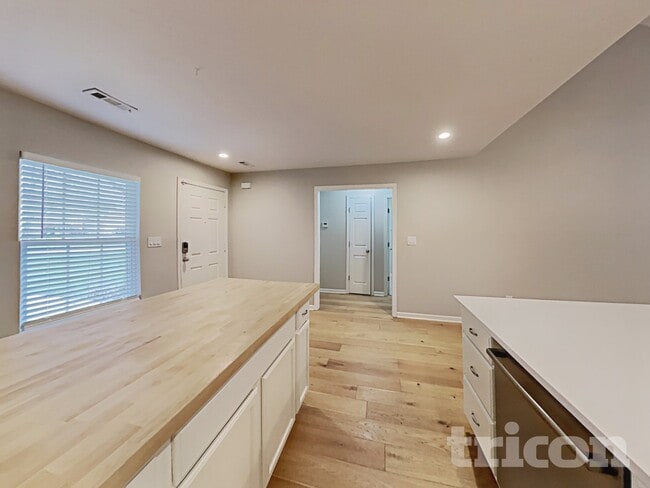 Photo - 4021 Deer Run Trce