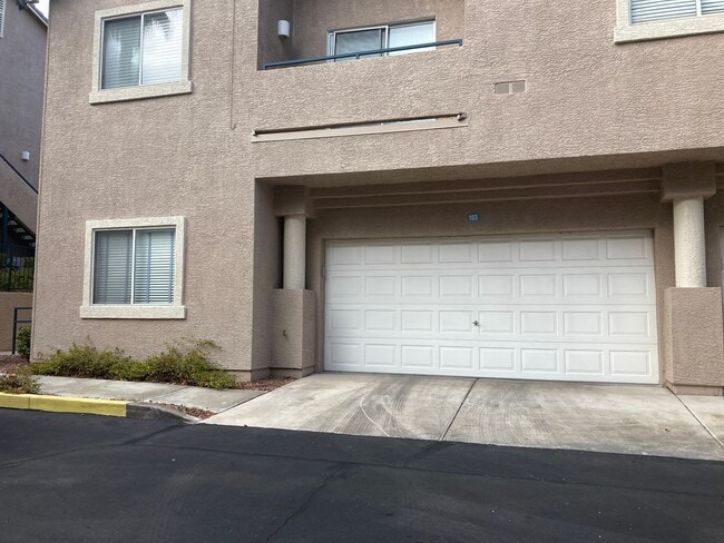 Photo - 2001 Quartz Cliff St