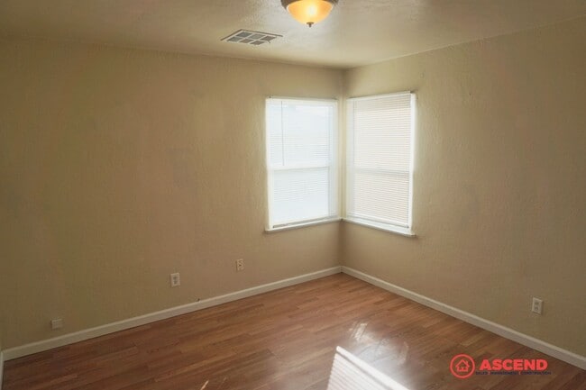 Photo - Charming 2 Bedroom Home In Oildale!