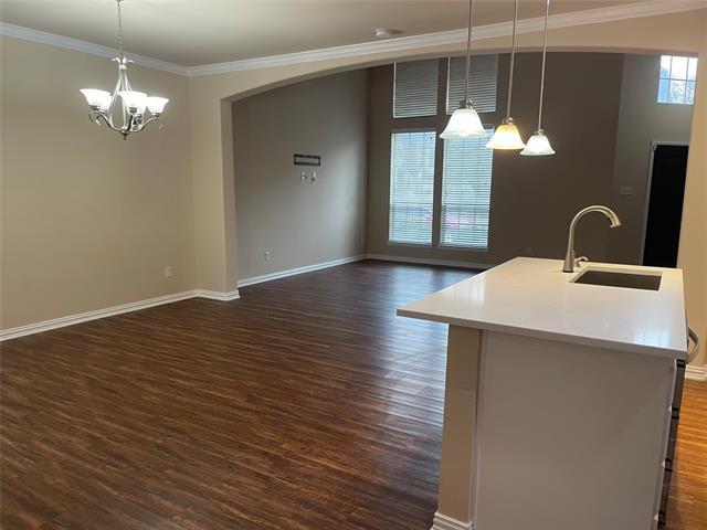 Photo - 4936 Empire Way