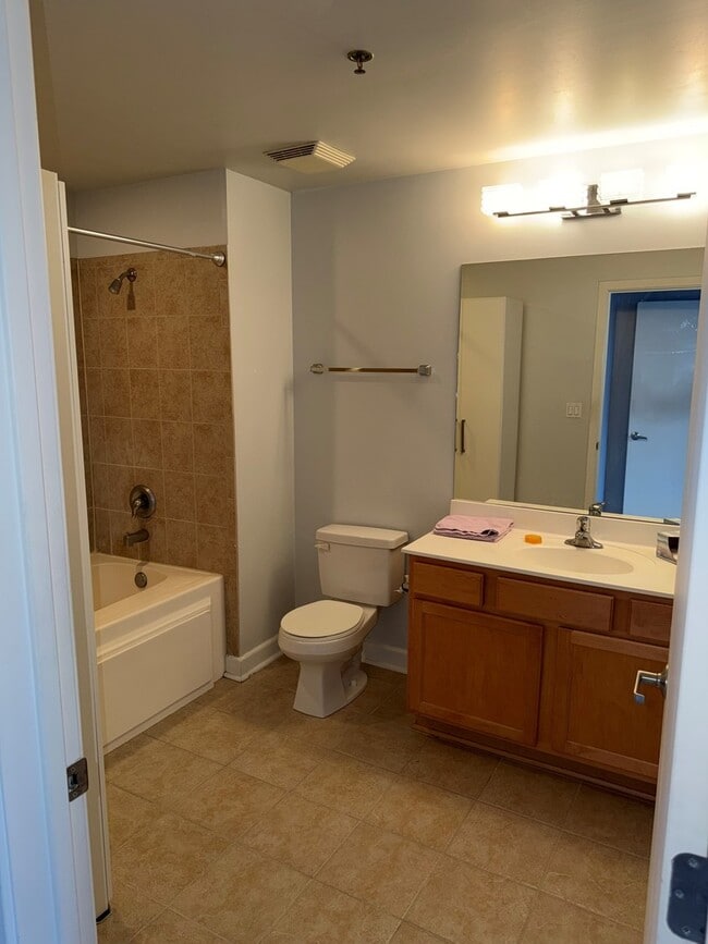 Photo - 1305 S Michigan Ave