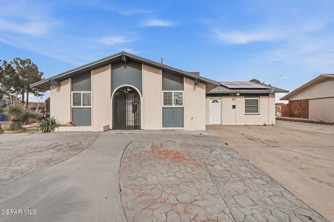Building Photo - 2624 Lake Victoria Dr