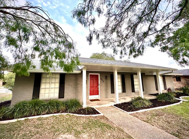 Building Photo - 902 Pyramid Dr Rental