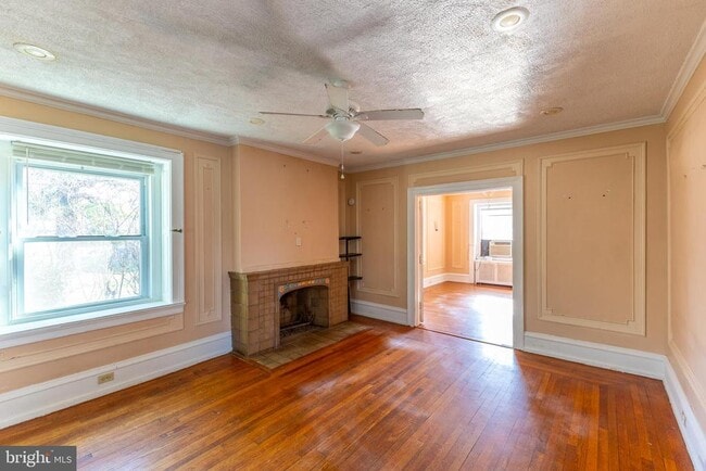 Photo - 2216 Georges Ln