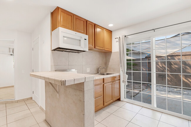 Photo - 23101 Lanark St
