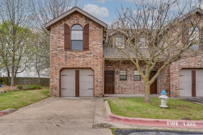 Building Photo - Peng-4077 Glenstone Unit A