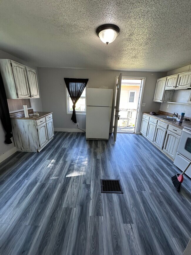 Photo - 510 3rd Ave NE
