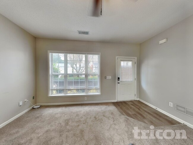 Photo - 1654 Heyford Cir NW