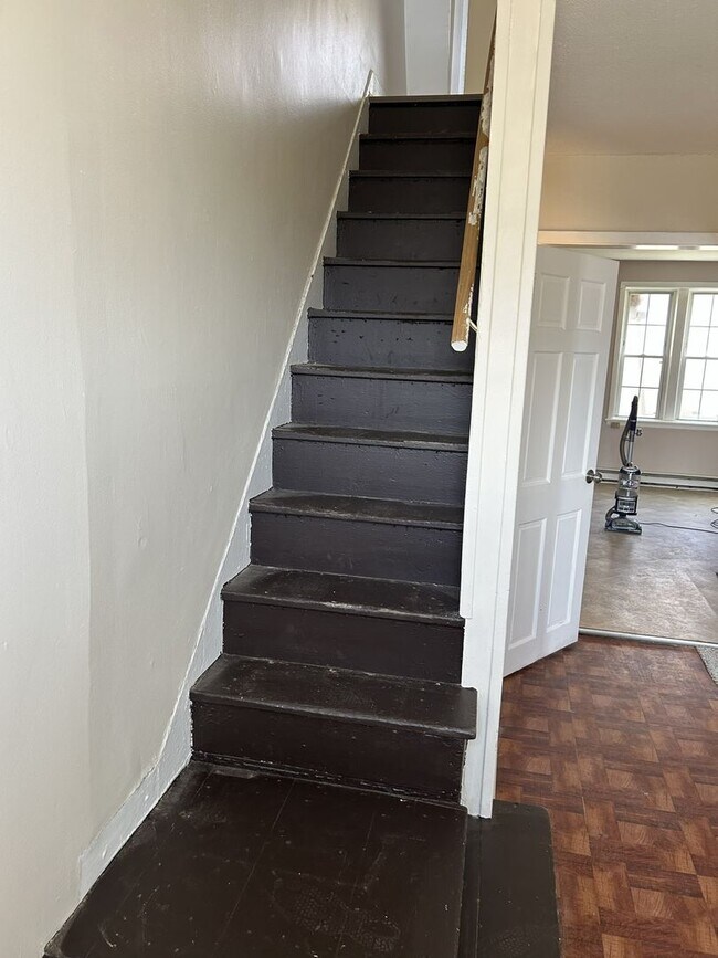 Building Photo - 4 Bed 2 Bath Unit 9 Olmstead Street  2