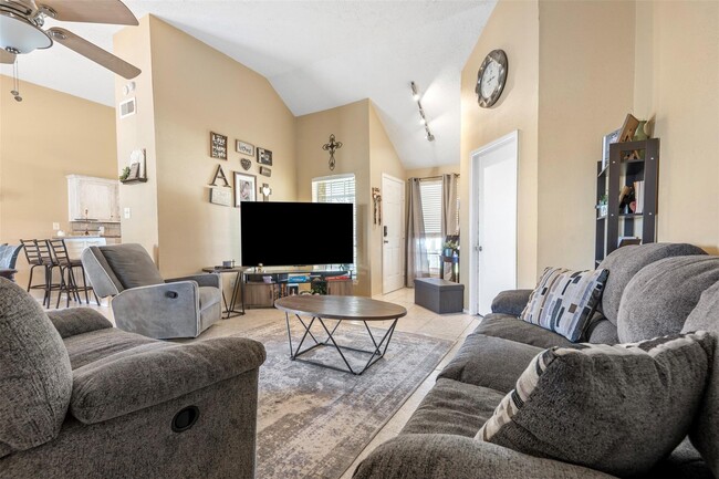 Photo - 14507 Bladenboro Dr