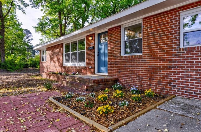 Building Photo - 1557 N Great Neck Rd Rental