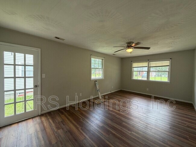 Photo - 105 Janet Dr