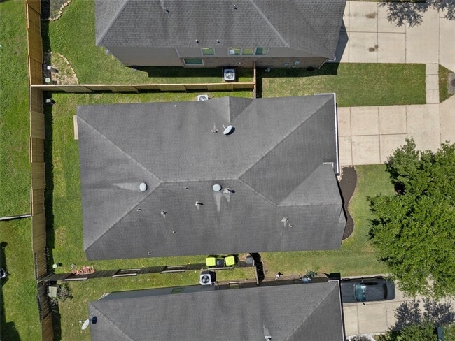 Building Photo - 4423 Long Creek Dr