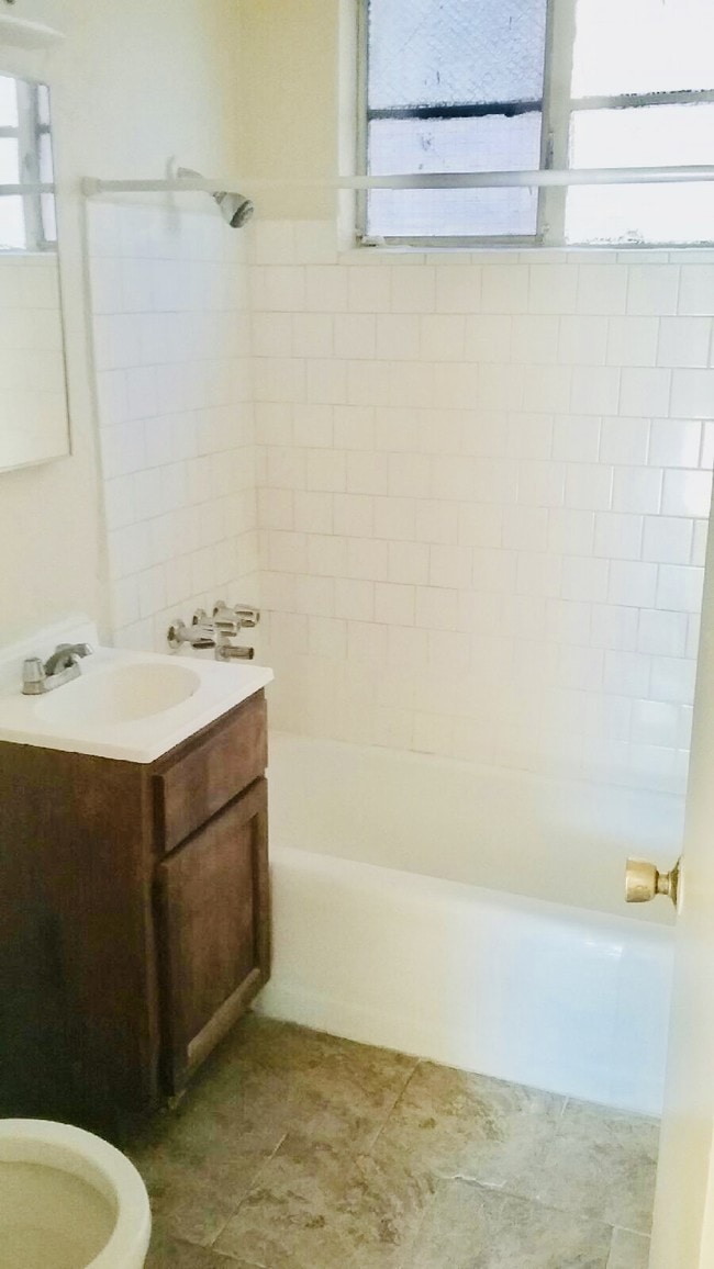 Photo - 10215 California Ave Unit E