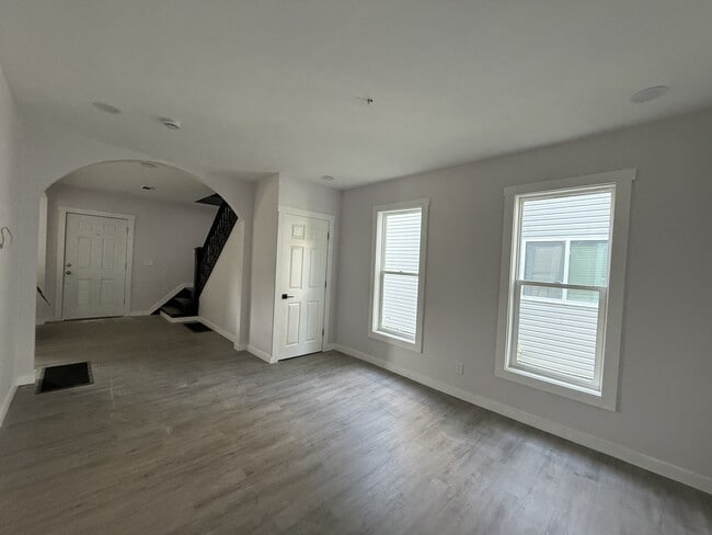 Photo - 421 Catherine St