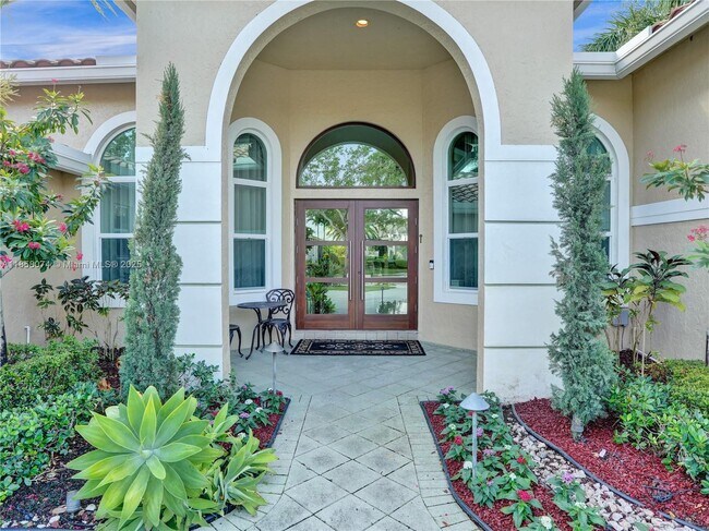 Photo - 2715 Edgewater Ct