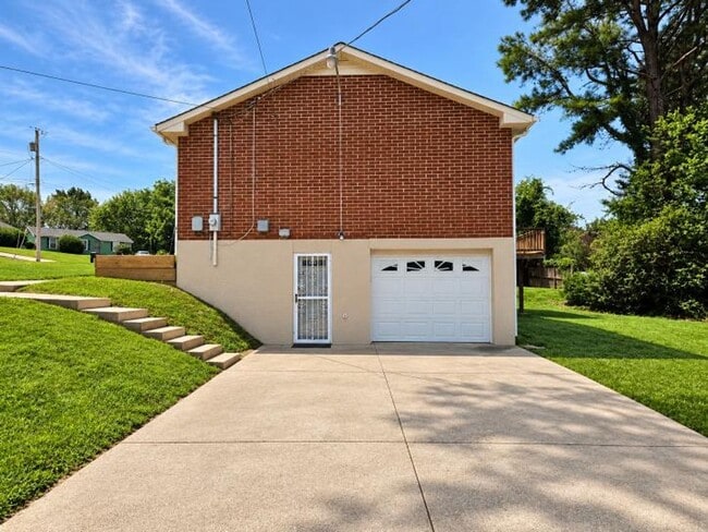720 Ranch Hill Dr