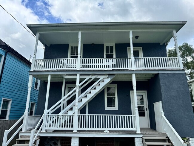 Building Photo - Renovated 2 bed 1 bath duplex Unit-Richmon... Rental