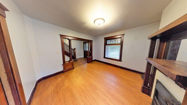 2424 W Clifton Ave