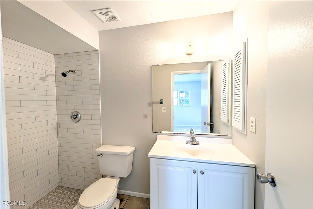 Photo - 427 NE Pine Island Ln