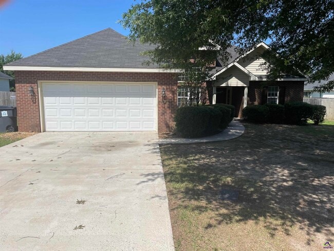 Photo - 302 Myles Ln House