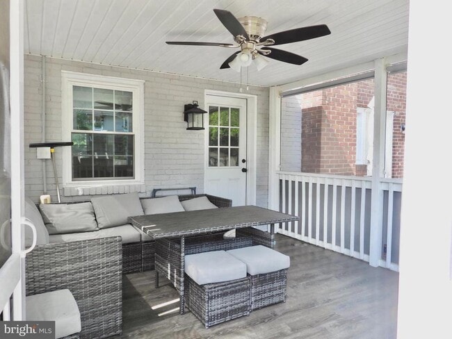Photo - 325 Ashby St