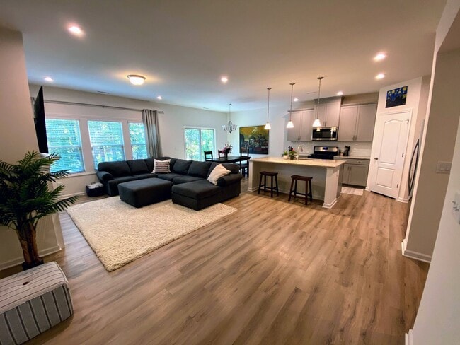 7 Coughlin Wy