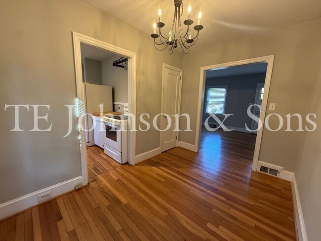 Photo - 864 Fenimore St