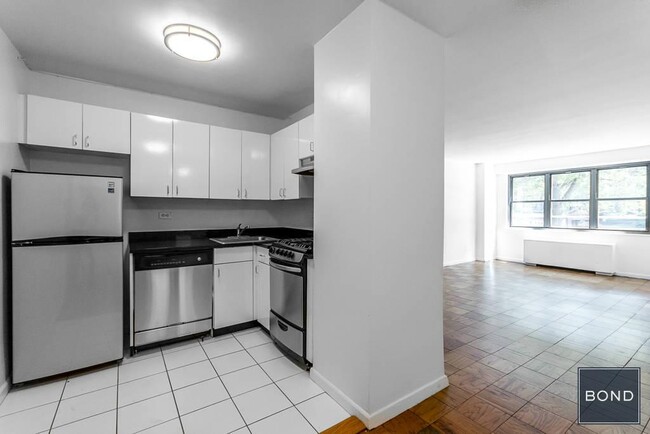 Building Photo - 145 E 16th St Unit 2B Rental