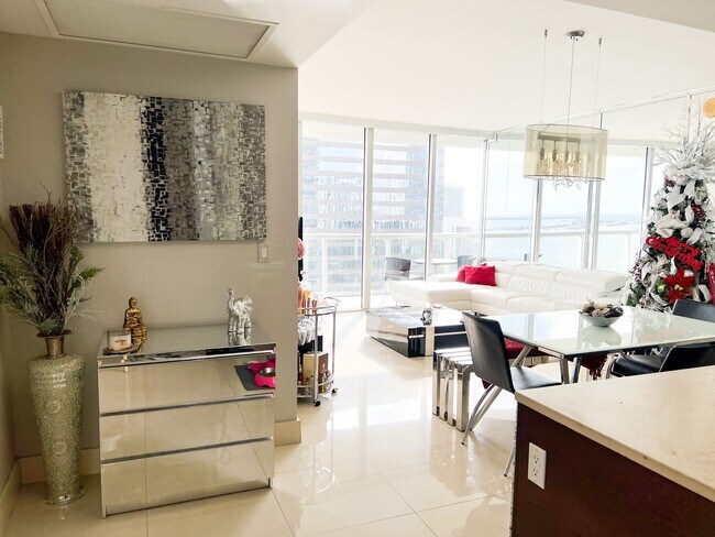 Photo - 1331 Brickell Bay Dr Unidad 2611