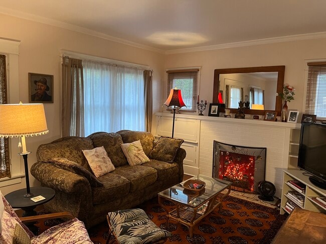 Photo - 318 E Colorado Blvd