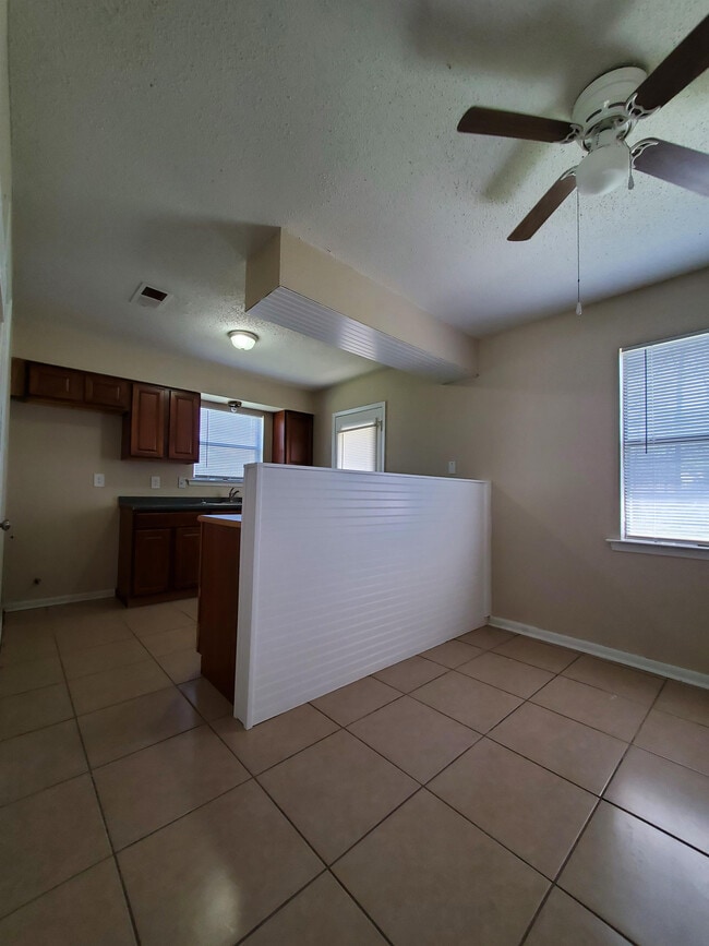 Photo - 1805 Courtney Dr