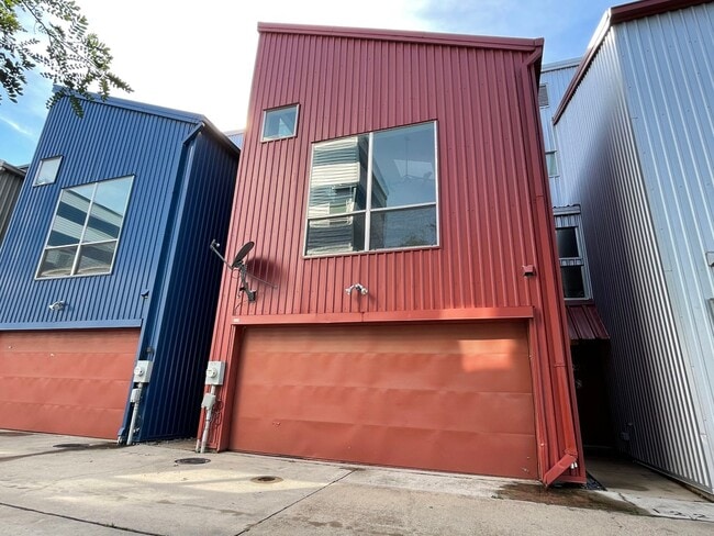 Photo - Dallas 3 story Loft