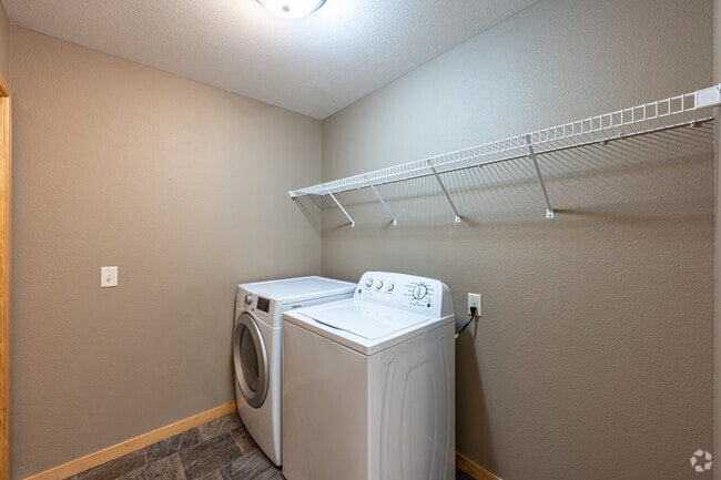 2BR, 2BA - 1,400SF - Laundry