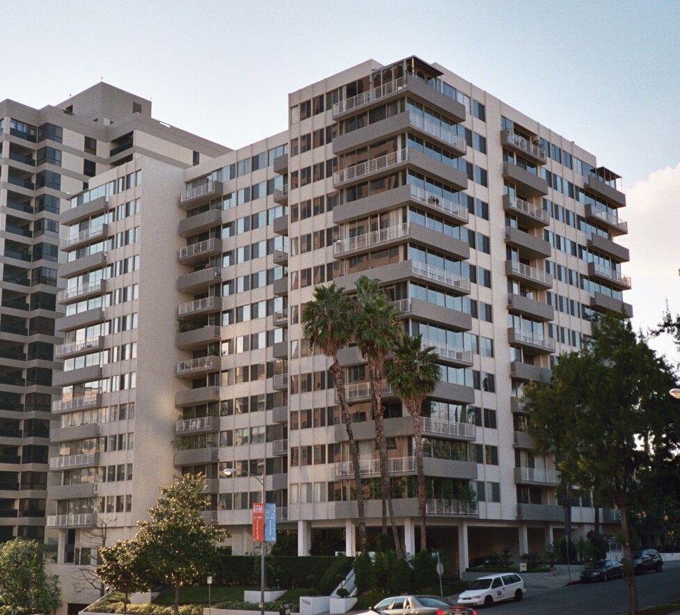 Esquina sudeste de Wilshire Boulevard - Wilshire Holmby