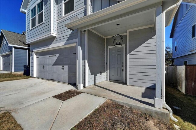 Photo - 424 Red Buckeye Loop