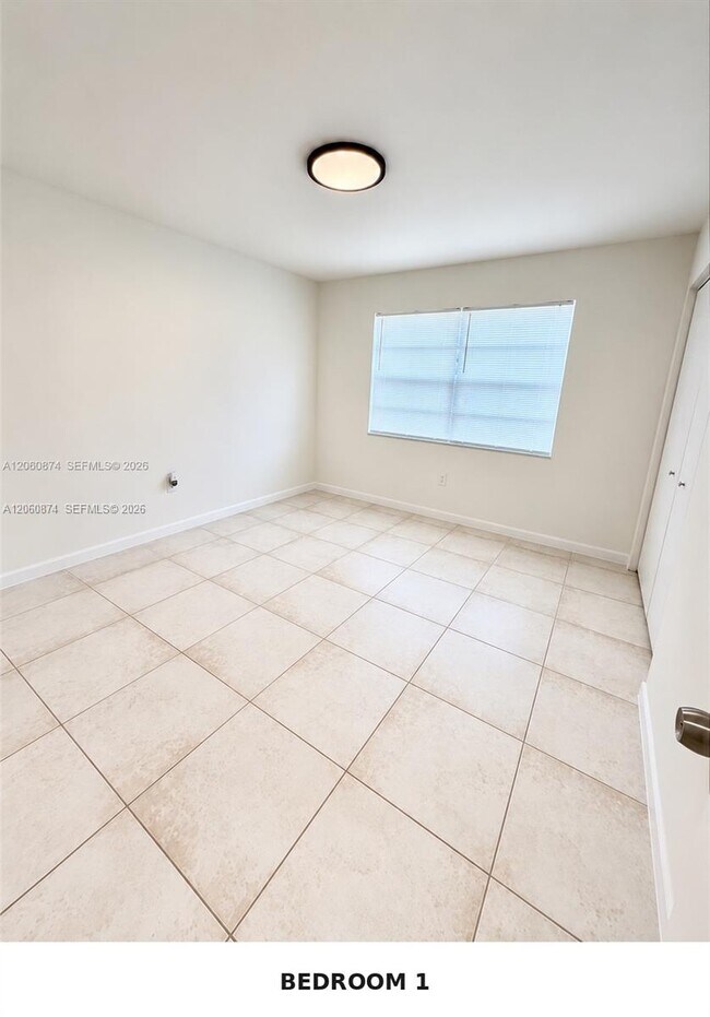 Photo - 4073 SW 52nd St Unit s