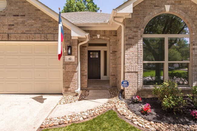 Photo - 42 Camber Pine Pl
