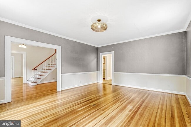 Building Photo - 5809 Grosvenor Ln