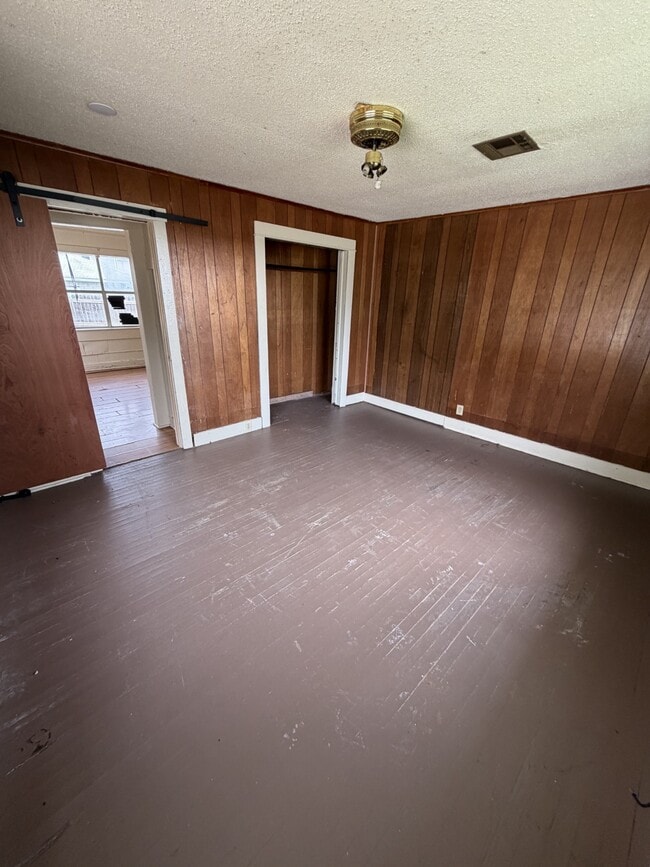 Photo - 515 W 10th St