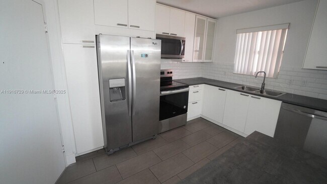 Photo - 1351 NE Miami Gardens Dr Unidad 915E