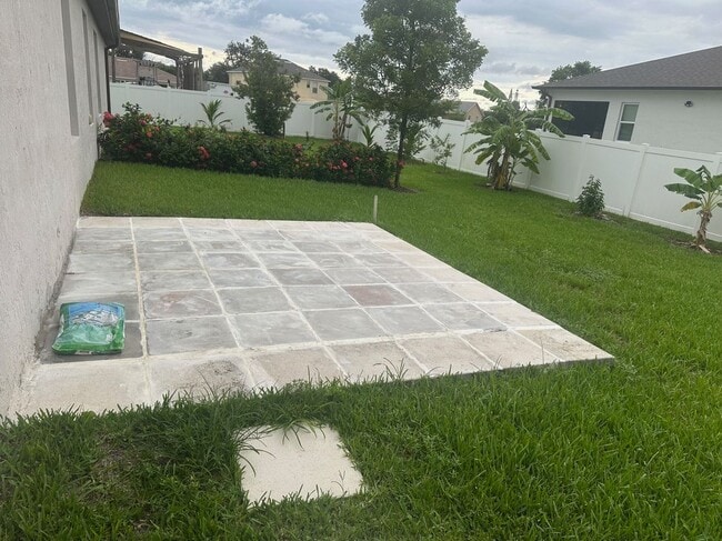 Photo - 467 SW Jeanne Ave