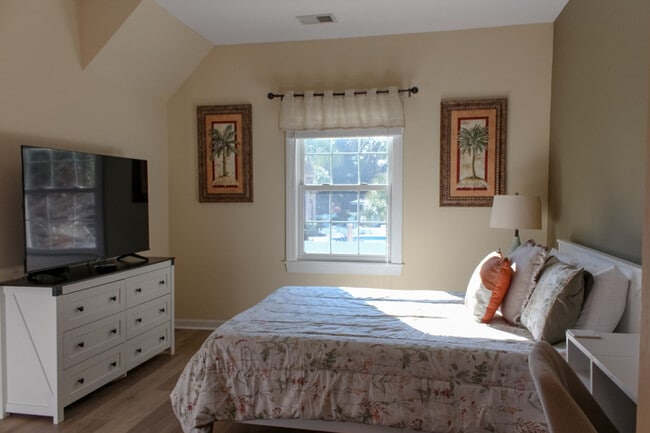 215 Royal Poste Rd Unit SI FL2-ID1322123P