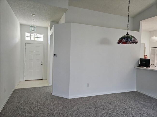 Photo - 2405 New Haven Cir