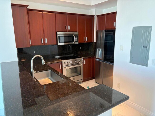 Photo - 403 S Sapodilla Ave