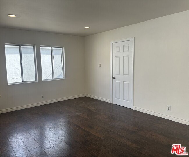 Building Photo - 6609 1/2 Brynhurst Ave Rental